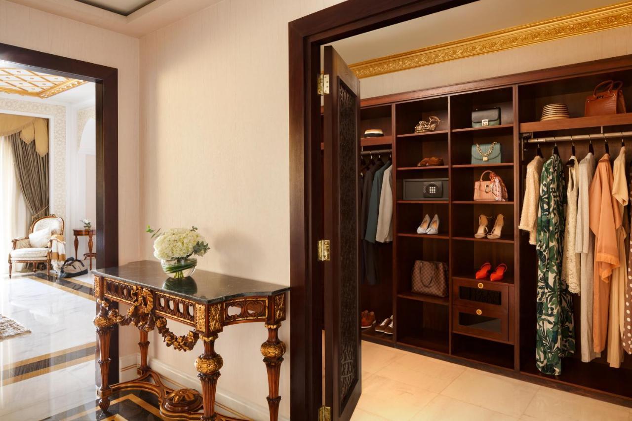 Jumeirah Zabeel Saray Dubai Exterior photo A walk-in closet