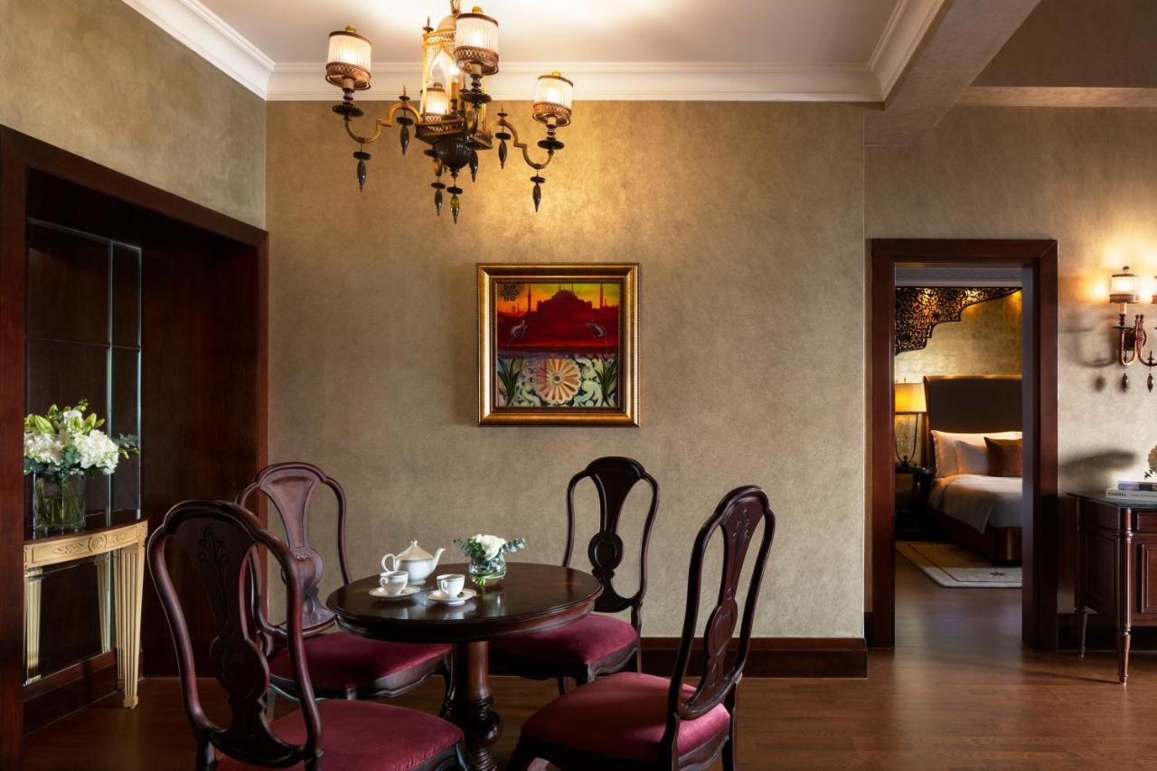 Jumeirah Zabeel Saray Dubai Exterior photo A suite at the hotel