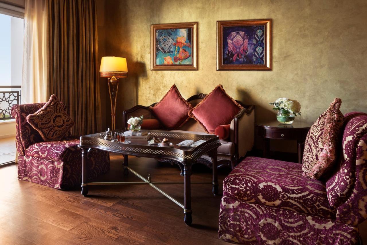 Jumeirah Zabeel Saray Dubai Exterior photo A living room