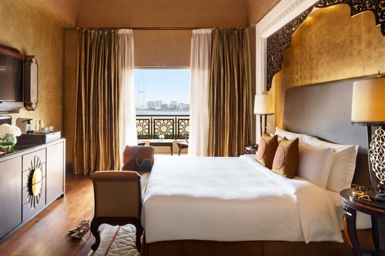 Jumeirah Zabeel Saray Dubai Exterior photo A room at the hotel