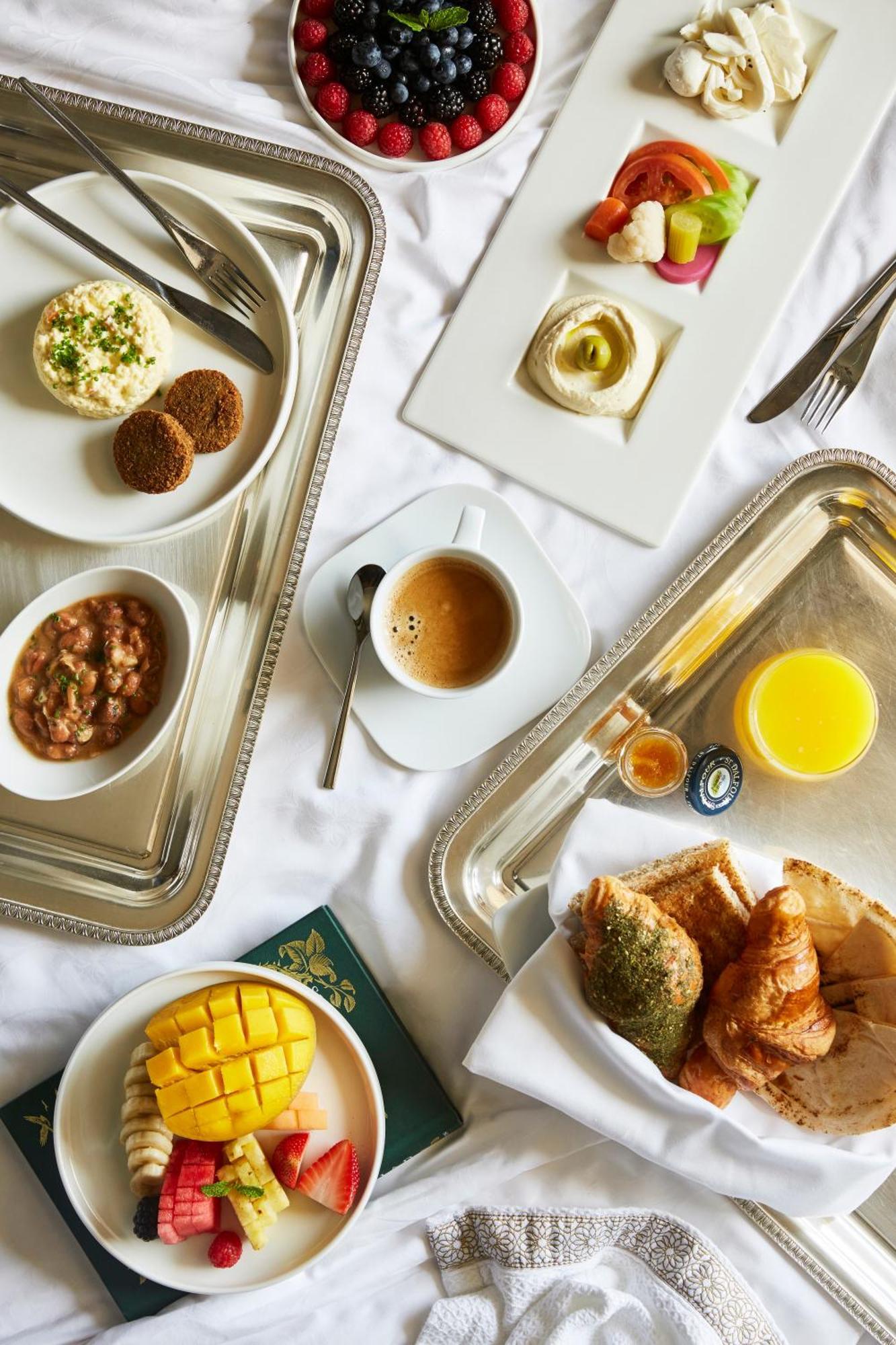 Jumeirah Zabeel Saray Dubai Exterior photo A typical breakfast at the hotel