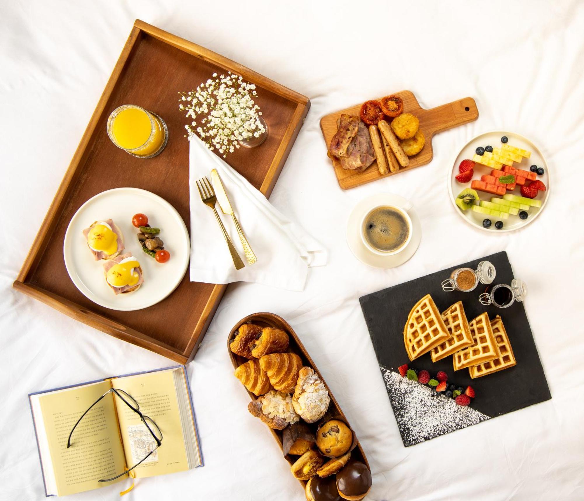Jumeirah Zabeel Saray Dubai Exterior photo A breakfast tray