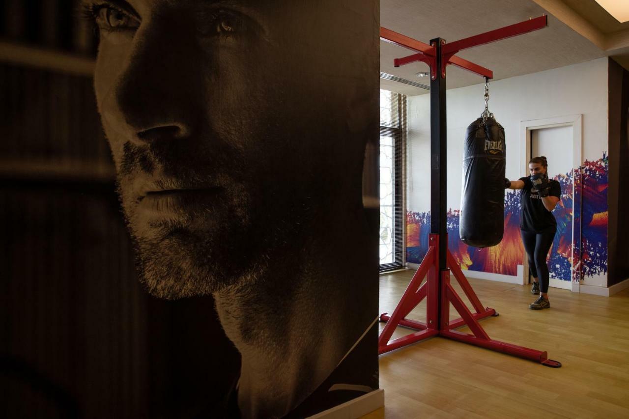 Jumeirah Zabeel Saray Dubai Exterior photo The gym at the headquarters of the World Association of Kickboxing